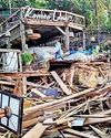 गोवा में लूथरा बंधुओं के अवैध रेस्टोरेंट पर चला बुलडोजर गोवा में लूथरा बंधुओं के अवैध रेस्टोरेंट पर चला बुलडोजर62