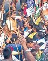 जमशेदपुर में नेशनल हेराल्ड मामले को लेकर भिड़े भाजपाई और कांग्रेसी53
