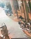 कुत्ते को लेकर हुए विवाद के बाद पड़ोसी की स्कूटी में लगाई आग कुत्ते को लेकर हुए विवाद के बाद पड़ोसी की स्कूटी में लगाई आग70