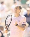 Zverev strolls to opening victory40