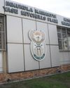 Plain residents are kwaad after being gated at court10