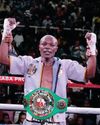UGingqi ugxeleshe ukuqhekeza uFuzile ofuna ukuvuka ngaye16