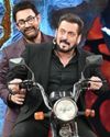 Salman Khan, Aamir Khan recreate Andaz Apna Apna's iconic scene