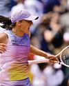 Swiatek rallies to make French Open quarters40