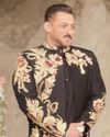 Salman Khan turns showstopper for designer Vikram Phadnis43