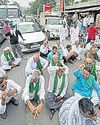 Farmers protest DAP shortage in Karnal23