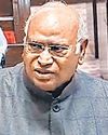 Kharge urges govt to call all-party meeting over Nari Shakti Act14