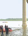 Toll rises to 17 day after Gujarat bridge collapse Toll rises to 17 day after Gujarat bridge collapse44