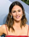 JENNIFER GARNER FESTIVE SPIRIT8