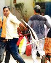 वकीलों ने इंस्पेक्टर और दरोगा को पीटा2