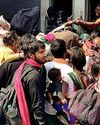 पीडीडीयू जंक्शन पर पहुंचे डेढ़ लाख लोग, 100 स्पेशल ट्रेनें भी पड़ीं कम पीडीडीयू जंक्शन पर पहुंचे डेढ़ लाख लोग, 100 स्पेशल ट्रेनें भी पड़ीं कम3
