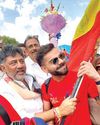 பெங்களூரில் விமானத்தில் இருந்து இறங்கிய ஆர்சிபி வீரர்கள்43