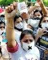 டெல்லி: 9 வயது சிறுமி பலாத்காரம், கொலை: நீதி வேண்டி மக்கள் நள்ளிரவில் போராட்டம்19