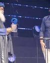 ஜெர்மனியில் சத்குருவிற்கு "புளூ டங்" விருது30