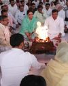 Parvesh performs Havan on his late father's birth anniversary41