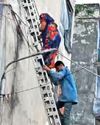 Balcony collapses in Gomtipur; fire brigade rescues nine people Balcony collapses in Gomtipur; fire brigade rescues nine people2