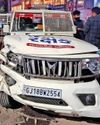 Speeding PCR van rams into 3 cars in Gota1
