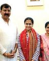 Arvind felicitates UPSC qualifier Sugandha Gupta5