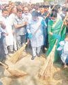 Vipul Goyal starts special cleanliness campaign by sweeping vegetable market49