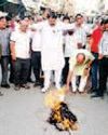 Hindus' massacre in WB: Activists of various outfits burn effigy of Bengal CM Mamata Banerjee YUGMARG NEWSPAPER