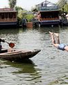 Kashmir valley faces unseasonal heatwave as temperatures soar YUGMARG NEWSPAPER