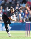Zak and Lloyd lead leaders to victory after De Villiers heroics30
