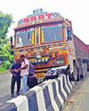 தண்டலம் பகுதியில் சென்டர் மீடியனில் லாரி மோதி விபத்து Dinakaran Chennai