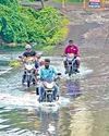 விடியற்காலை பெய்த கனமழையால் மதுரவாயல் நொளம்பூர் தரைப்பாலம் மூழ்கியது49