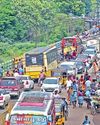 கட்டுக்கடங்காமல் வந்த பக்தர்கள் கூட்டத்தால் பெரியபாளையத்தில் கடும் போக்குவரத்து நெரிசல்80