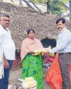 தீ விபத்தில் வீடு இழந்த பெண்ணுக்கு நிவாரண உதவி78