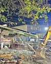 கூடுவாஞ்சேரி ஜிஎஸ்டி சாலையில் அந்தரத்தில் தொங்கிய நிழற்குடை இடித்து அகற்றம்80