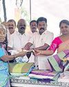 ஆர்.கே.பேட்டை தாலுகாவில் 1,370 குடும்பங்களுக்கு பொங்கல் தொகுப்பு ஆர்.கே.பேட்டை தாலுகாவில் 1,370 குடும்பங்களுக்கு பொங்கல் தொகுப்பு88