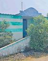 புதர்மண்டி வீணாகும் பொது கழிப்பறை90