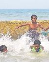 கோடம்பாக்கம் உறவினர் வீட்டில் தங்கி இருந்த 16 வயது சிறுவனுக்கு மதுவை ஊற்றி பாலியல் சீண்டல்: ஏட்டு கைது கோடம்பாக்கம் உறவினர் வீட்டில் தங்கி இருந்த 16 வயது சிறுவனுக்கு மதுவை ஊற்றி பாலியல் சீண்டல்: ஏட்டு கைது11