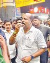 அமைச்சர் பார்த்திபனை பயணிகள் முற்றுகையிட்டு கடும் வாக்குவாதம் அமைச்சர் பார்த்திபனை பயணிகள் முற்றுகையிட்டு கடும் வாக்குவாதம்19