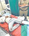தென்காசி அருகே முகமூடி அணிந்து வந்த கும்பல் அட்டூழியம் திருமண விழாவில் புகுந்து 6 பேருக்கு சரமாரி வெட்டு தென்காசி அருகே முகமூடி அணிந்து வந்த கும்பல் அட்டூழியம் திருமண விழாவில் புகுந்து 6 பேருக்கு சரமாரி வெட்டு2
