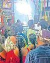 குறைந்த மின்னழுத்தம் காரணமாக மின்வாரிய அலுவலகத்தை பொதுமக்கள் முற்றுகை குறைந்த மின்னழுத்தம் காரணமாக மின்வாரிய அலுவலகத்தை பொதுமக்கள் முற்றுகை92