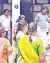 திருத்தணியில் குடிநீர் தட்டுப்பாட்டு எதிரொலி நகராட்சி அலுவலகத்தை முற்றுகையிட்ட பெண்கள் திருத்தணியில் குடிநீர் தட்டுப்பாட்டு எதிரொலி நகராட்சி அலுவலகத்தை முற்றுகையிட்ட பெண்கள்86