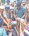 நகர்ப்புற வாழ்விட மேம்பாட்டு வாரிய குடியிருப்பில் வீடுகள் ஒதுக்கீட்டில் முறைகேடு பொதுமக்கள் சாலை மறியல் நகர்ப்புற வாழ்விட மேம்பாட்டு வாரிய குடியிருப்பில் வீடுகள் ஒதுக்கீட்டில் முறைகேடு பொதுமக்கள் சாலை மறியல்84