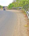 திருப்போரூர்-நெம்மேலி சாலையில் சாய்ந்து கிடக்கும் தடுப்புகள் வாகன ஓட்டிகள் அச்சம் திருப்போரூர்-நெம்மேலி சாலையில் சாய்ந்து கிடக்கும் தடுப்புகள் வாகன ஓட்டிகள் அச்சம்71