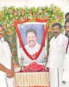 முதலாமாண்டு நினைவு நாளையொட்டி திமுக முன்னாள் ஒன்றிய செயலாளர் புலி ராமகிருஷ்ணன் படத்திற்கு மரியாதை95