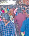 சிறுவாபுரி முருகன் கோயிலில் குவிந்த பக்தர்கள் கூட்டம் சிறுவாபுரி முருகன் கோயிலில் குவிந்த பக்தர்கள் கூட்டம்112