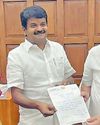 ஏற்கனவே 4 எம்எல்ஏக்கள் ராஜினாமா செய்துள்ள நிலையில் அதிமுக முன்னாள் அமைச்சர் சி.விஜயபாஸ்கரும் எம்எல்ஏ பதவியை ராஜினாமா செய்தார் ஏற்கனவே 4 எம்எல்ஏக்கள் ராஜினாமா செய்துள்ள நிலையில் அதிமுக முன்னாள் அமைச்சர் சி.விஜயபாஸ்கரும் எம்எல்ஏ பதவியை ராஜினாமா செய்தார்8