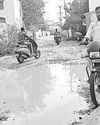 கடந்த 30 ஆண்டுகளுக்கு மேலாக குண்டும் குழியுமாக உள்ள வாலாஜாபாத் மில் ரோடு85
