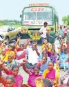 100 நாள் வேலை திட்டம் பற்றி தவறான தகவல் ரீல்ஸ் வெளியிட்ட தவெகவினரை கண்டித்து சாலை மறியல்75