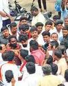 செங்கோட்டையனை தவெகவினர் முற்றுகை5
