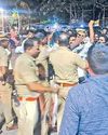 திருமாவளவன் குறித்து அவதூறு ஏபிவிபி கூட்டத்தில் நாற்காலி வீச்சு விசிக மறியல்8