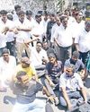 ஆழ்வார்பேட்டையில் உள்ள வாக்குச்சாவடியில் வரிசையில் நின்றவர்களிடம் தகராறு செய்த தமிழிசை4