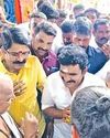 அமைச்சருக்காக அரை மணிநேரம் தாமதமாக கோயில் நடை சாத்தல்3