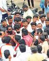 செங்கோட்டையனை தவெகவினர் முற்றுகை6